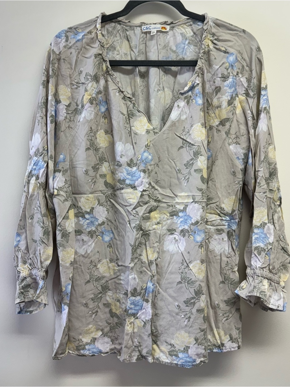 C&C California Taupe Floral V-Neck Tunic with Blue & Yellow Blooms EUC Size 2X